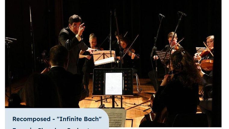 Ein Porträt von Katharina Thalbach in einem Hut mit Brille. Sie lächelt freundlich in die Kamera.