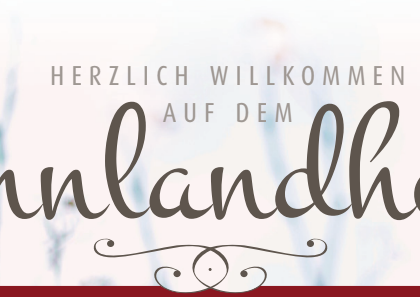Ein einladendes Schild mit der Aufschrift "Herzlich Willkommen auf dem Vennlandhof". Im Hintergrund ist ein filigranes Design zu sehen.