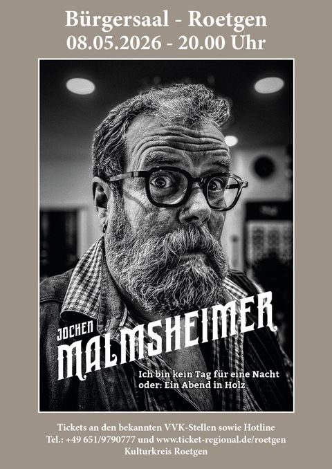 Ein Schwarz-Weiß-Foto von Jochen Malmsheimer mit Brille und Bart. Der Text kündigt eine Veranstaltung im Bürgersaal Roetgen für den 08. Mai 2026 an.