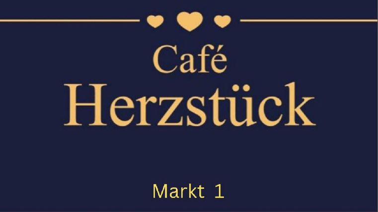 Ein Schild des Cafés "Herzstück" mit eleganter Schrift. Es zeigt die Adresse "Markt 1" auf einem dunkelblauen Hintergrund.